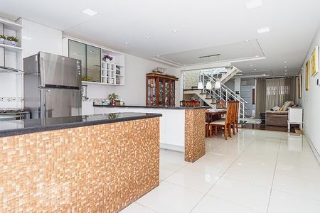 Casa à venda com 311m², 5 quartos e 6 vagasCozinha