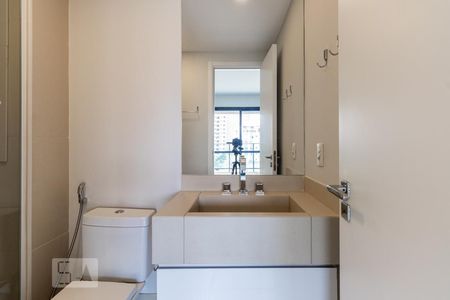 Banheiro de kitnet/studio para alugar com 1 quarto, 39m² em Vila Nova Conceição, São Paulo