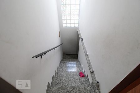 Casa à venda com 231m², 6 quartos e 2 vagasEscada