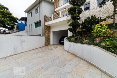 Casa à venda com 276m², 3 quartos e 3 vagas Casa à venda com 276m², 3 quartos e 3 vagasGaragem