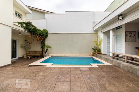 Casa à venda com 276m², 3 quartos e 3 vagas Casa à venda com 276m², 3 quartos e 3 vagasPiscina