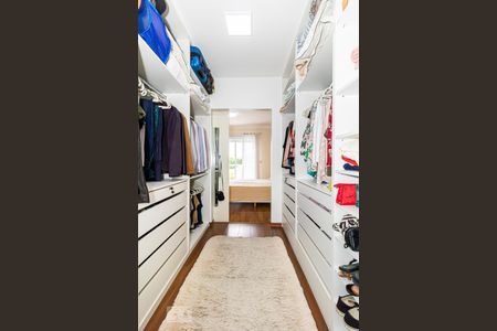 Casa à venda com 276m², 3 quartos e 3 vagas Casa à venda com 276m², 3 quartos e 3 vagasCloset da Suíte