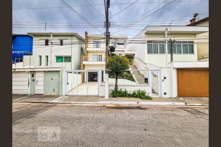 Casa à venda com 276m², 3 quartos e 3 vagas Casa à venda com 276m², 3 quartos e 3 vagasFachada