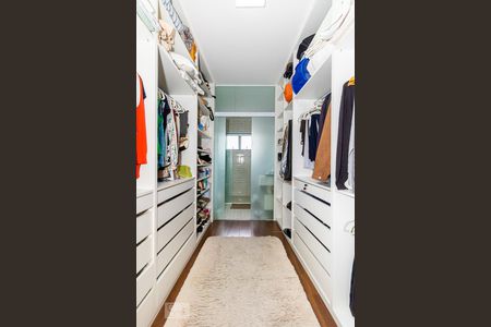 Casa à venda com 276m², 3 quartos e 3 vagas Casa à venda com 276m², 3 quartos e 3 vagasCloset da Suíte