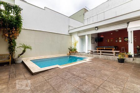 Casa à venda com 276m², 3 quartos e 3 vagas Casa à venda com 276m², 3 quartos e 3 vagasPiscina