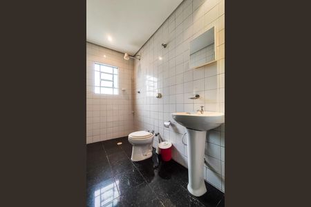 Banheiro de kitnet/studio para alugar com 1 quarto, 60m² em Vila Sônia, São Paulo