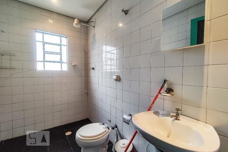 Banheiro de kitnet/studio para alugar com 1 quarto, 60m² em Vila Sônia, São Paulo