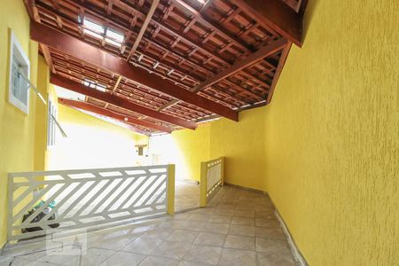 Casa à venda com 100m², 3 quartos e 4 vagas Casa à venda com 100m², 3 quartos e 4 vagasQuintal