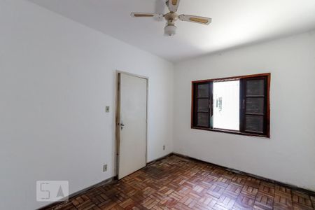 Casa à venda com 240m², 4 quartos e 4 vagas Casa à venda com 240m², 4 quartos e 4 vagasQuarto 4