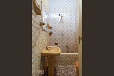 Casa à venda com 240m², 4 quartos e 4 vagas Casa à venda com 240m², 4 quartos e 4 vagasBanheiro 4