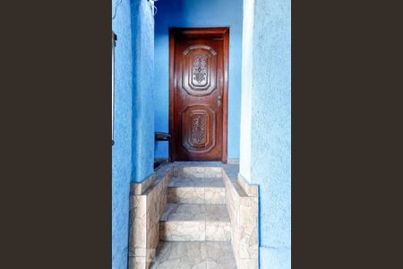 Casa à venda com 240m², 4 quartos e 4 vagas Casa à venda com 240m², 4 quartos e 4 vagasEscadas Entrada