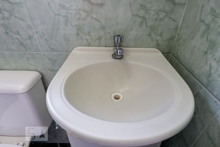 Casa à venda com 240m², 4 quartos e 4 vagas Casa à venda com 240m², 4 quartos e 4 vagasBanheiro