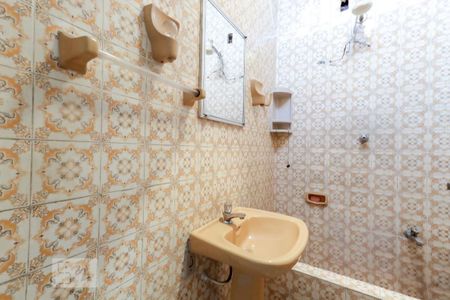 Casa à venda com 240m², 4 quartos e 4 vagas Casa à venda com 240m², 4 quartos e 4 vagasBanheiro 4