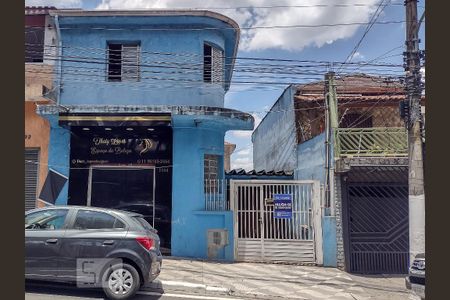 Casa à venda com 240m², 4 quartos e 4 vagas Casa à venda com 240m², 4 quartos e 4 vagasFachada