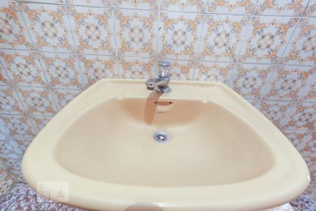 Casa à venda com 240m², 4 quartos e 4 vagas Casa à venda com 240m², 4 quartos e 4 vagasBanheiro 4