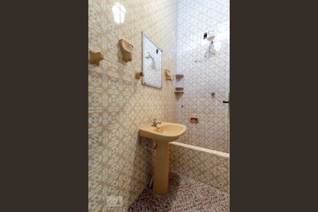 Casa à venda com 240m², 4 quartos e 4 vagas Casa à venda com 240m², 4 quartos e 4 vagasBanheiro 4