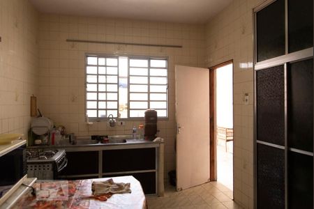 Casa à venda com 190m², 5 quartos e 7 vagas Casa à venda com 190m², 5 quartos e 7 vagasCozinha