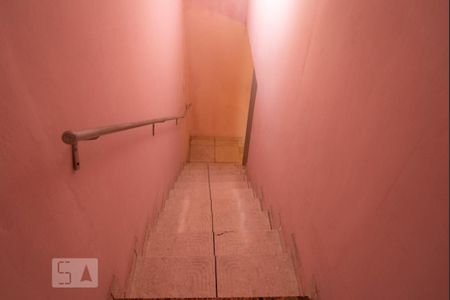 Casa à venda com 190m², 5 quartos e 7 vagas Casa à venda com 190m², 5 quartos e 7 vagasEscada