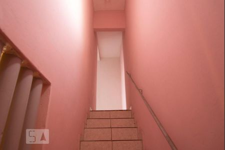 Casa à venda com 190m², 5 quartos e 7 vagas Casa à venda com 190m², 5 quartos e 7 vagasEscada