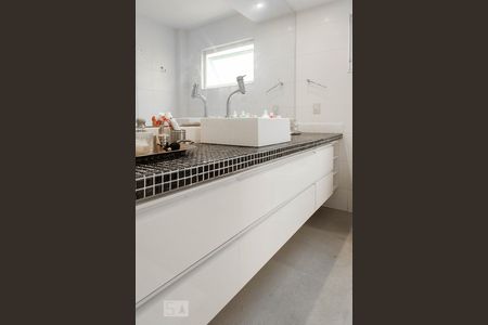 Casa à venda com 500m², 4 quartos e 2 vagas Casa à venda com 500m², 4 quartos e 2 vagasBanheiro da suíte master