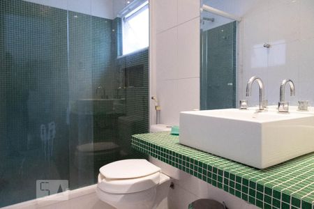 Casa à venda com 500m², 4 quartos e 2 vagas Casa à venda com 500m², 4 quartos e 2 vagasBanheiro da suíte 3