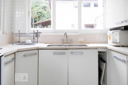 Casa à venda com 500m², 4 quartos e 2 vagas Casa à venda com 500m², 4 quartos e 2 vagasCozinha