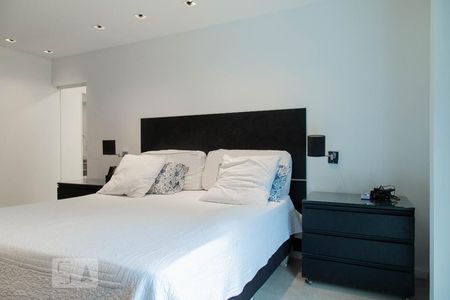 Casa à venda com 500m², 4 quartos e 2 vagas Casa à venda com 500m², 4 quartos e 2 vagasSuíte master