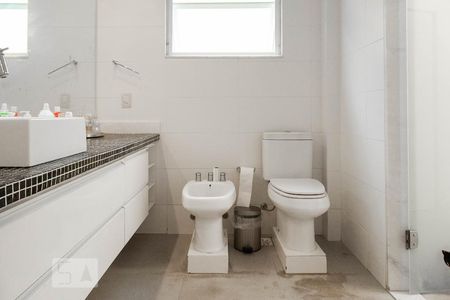 Casa à venda com 500m², 4 quartos e 2 vagas Casa à venda com 500m², 4 quartos e 2 vagasBanheiro da suíte master