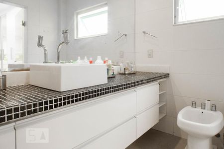 Casa à venda com 500m², 4 quartos e 2 vagas Casa à venda com 500m², 4 quartos e 2 vagasBanheiro da suíte master