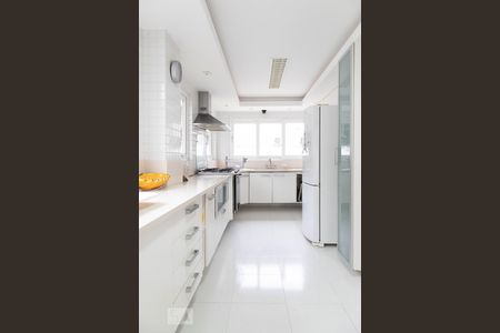 Casa à venda com 500m², 4 quartos e 2 vagas Casa à venda com 500m², 4 quartos e 2 vagasCozinha