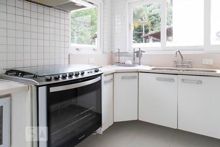 Casa à venda com 500m², 4 quartos e 2 vagas Casa à venda com 500m², 4 quartos e 2 vagasCozinha