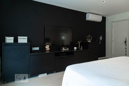 Casa à venda com 500m², 4 quartos e 2 vagas Casa à venda com 500m², 4 quartos e 2 vagasSuíte master