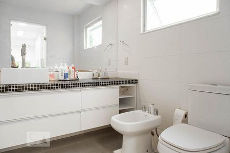 Casa à venda com 500m², 4 quartos e 2 vagas Casa à venda com 500m², 4 quartos e 2 vagasBanheiro da suíte master