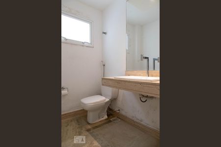 Casa à venda com 500m², 4 quartos e 2 vagas Casa à venda com 500m², 4 quartos e 2 vagasLavabo