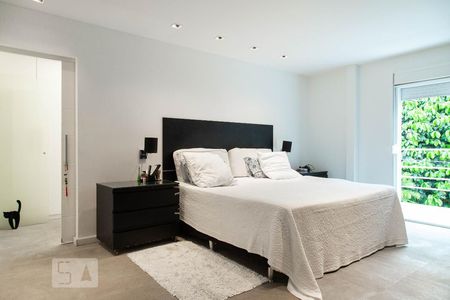 Casa à venda com 500m², 4 quartos e 2 vagas Casa à venda com 500m², 4 quartos e 2 vagasSuíte master