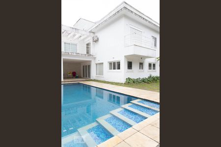 Casa à venda com 500m², 4 quartos e 2 vagas Casa à venda com 500m², 4 quartos e 2 vagasFachada