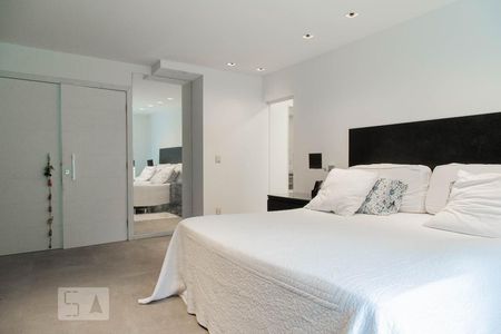 Casa à venda com 500m², 4 quartos e 2 vagas Casa à venda com 500m², 4 quartos e 2 vagasSuíte master