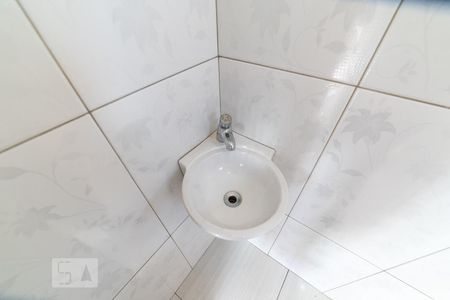 Casa à venda com 102m², 3 quartos e sem vaga Casa à venda com 102m², 3 quartos e sem vagaBanheiro 1 04