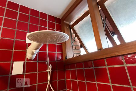 Casa de condomínio à venda com 650m², 4 quartos e 9 vagas Casa de condomínio à venda com 650m², 4 quartos e 9 vagasDetalhe banheiro social - Chuveiro