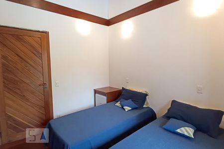 Casa de condomínio à venda com 650m², 4 quartos e 9 vagas Casa de condomínio à venda com 650m², 4 quartos e 9 vagasQuarto