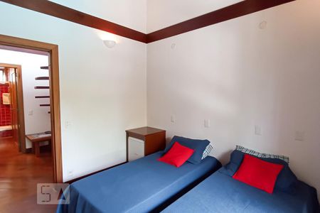 Casa de condomínio à venda com 650m², 4 quartos e 9 vagas Casa de condomínio à venda com 650m², 4 quartos e 9 vagasQuarto 2