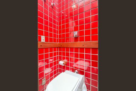 Casa de condomínio à venda com 650m², 4 quartos e 9 vagas Casa de condomínio à venda com 650m², 4 quartos e 9 vagasLavabo