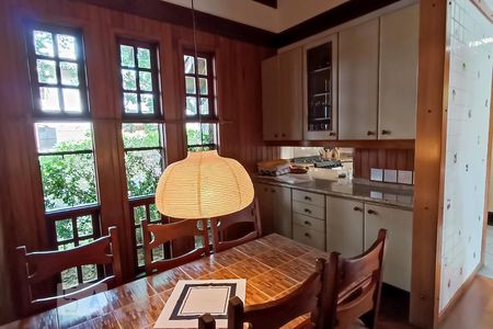 Casa de condomínio à venda com 650m², 4 quartos e 9 vagas Casa de condomínio à venda com 650m², 4 quartos e 9 vagasCopa