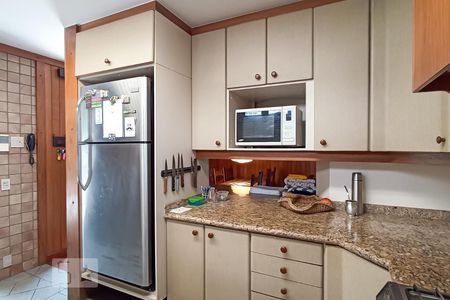 Casa de condomínio à venda com 650m², 4 quartos e 9 vagas Casa de condomínio à venda com 650m², 4 quartos e 9 vagasCozinha