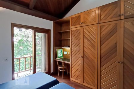 Casa de condomínio à venda com 650m², 4 quartos e 9 vagas Casa de condomínio à venda com 650m², 4 quartos e 9 vagasQuarto 2