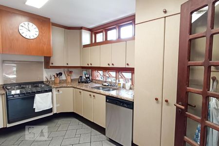 Casa de condomínio à venda com 650m², 4 quartos e 9 vagas Casa de condomínio à venda com 650m², 4 quartos e 9 vagasCozinha