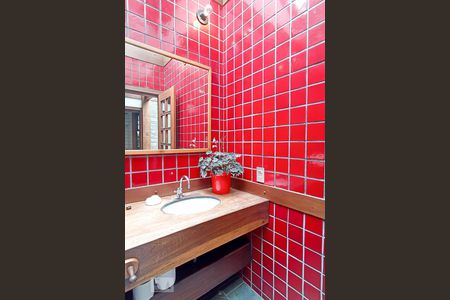 Casa de condomínio à venda com 650m², 4 quartos e 9 vagas Casa de condomínio à venda com 650m², 4 quartos e 9 vagasLavabo