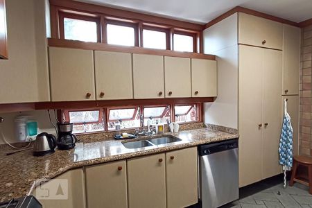 Casa de condomínio à venda com 650m², 4 quartos e 9 vagas Casa de condomínio à venda com 650m², 4 quartos e 9 vagasCozinha