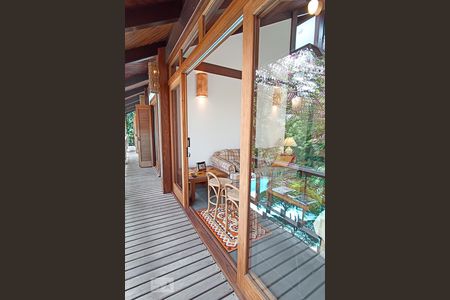 Casa de condomínio à venda com 650m², 4 quartos e 9 vagas Casa de condomínio à venda com 650m², 4 quartos e 9 vagasVaranda suíte master, quarto 1 e 2