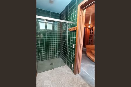 Casa de condomínio à venda com 650m², 4 quartos e 9 vagas Casa de condomínio à venda com 650m², 4 quartos e 9 vagasVestiário e sauna seca